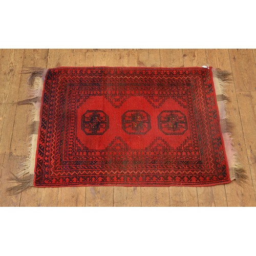 689 - A Red Ground Three Gull Triple Lozenges Five Bordered Rug. Measuring: 125cms x 85cms.