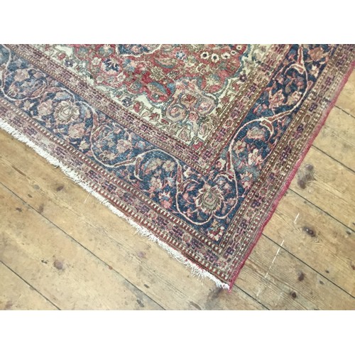 690 - An Late 19th/Early 20th Century Kirman Rug. Measuring: 200cms x 138cms.