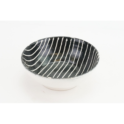 796 - A Vintage Picasso Style Studio Bowl with a Zebra stripe decoration. Measuring: 16.6cms.