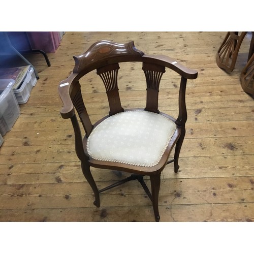 562 - An Edwardian Mahogany inlaid Corner Chair.