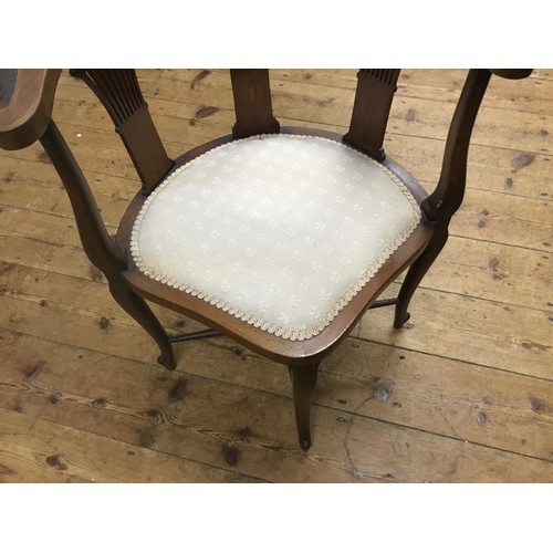 562 - An Edwardian Mahogany inlaid Corner Chair.