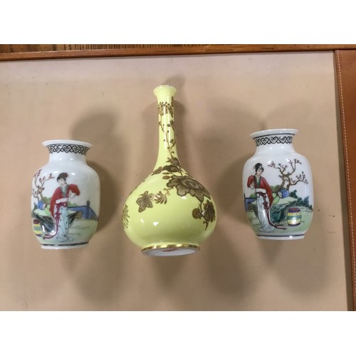 373 - A small collection of Chinese 20th Century Porcelain to include two painted eggs, Figures, etc.