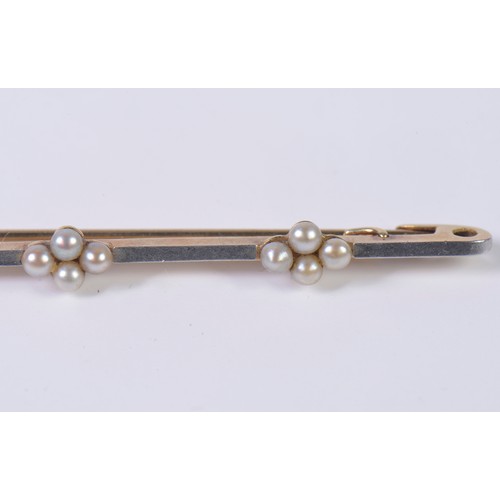 27 - A Ladies 15ct marked Pearl & Platinum Faced Bar Brooch. Weighing: 3.7 grams.