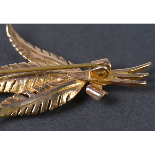 28 - A Ladies 9ct Gold Fern Leaf & Pearl Brooch. Weighing: 4 grams.