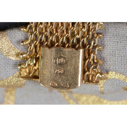 30 - A Ladies 18ct Gold Ribbon & Mesh Flexible Bracelet. Weighing: 33.7 grams.