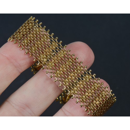 30 - A Ladies 18ct Gold Ribbon & Mesh Flexible Bracelet. Weighing: 33.7 grams.