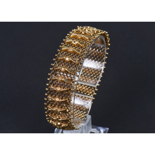 30 - A Ladies 18ct Gold Ribbon & Mesh Flexible Bracelet. Weighing: 33.7 grams.