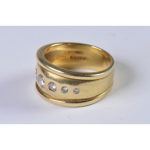 33 - An 18ct Gold & ribbed edged Diamond Ring inset with seven Diamonds. Weighing: 9.1 grams. Size: M.