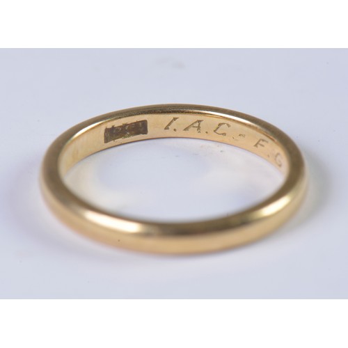 38 - A Gold Wedding Band. Weighing: 3.3 grams. Size: M.