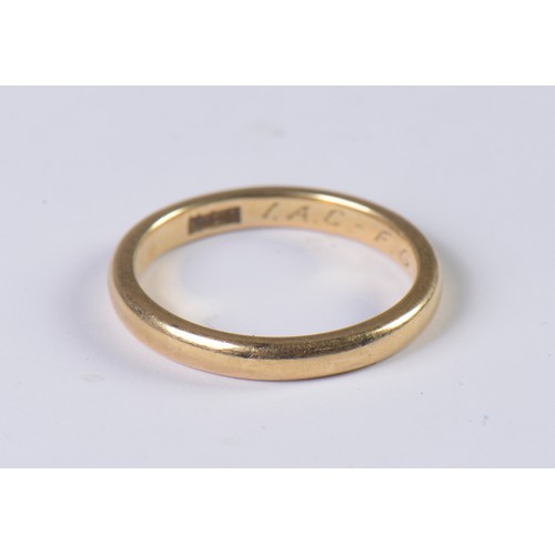 38 - A Gold Wedding Band. Weighing: 3.3 grams. Size: M.