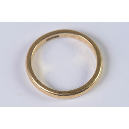 38 - A Gold Wedding Band. Weighing: 3.3 grams. Size: M.