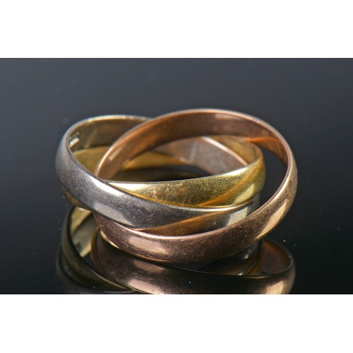 79 - A 18ct Gold Russian design Three Coloured Gold Wedding Band. Weighing: 5 Grams. Size: J/K.