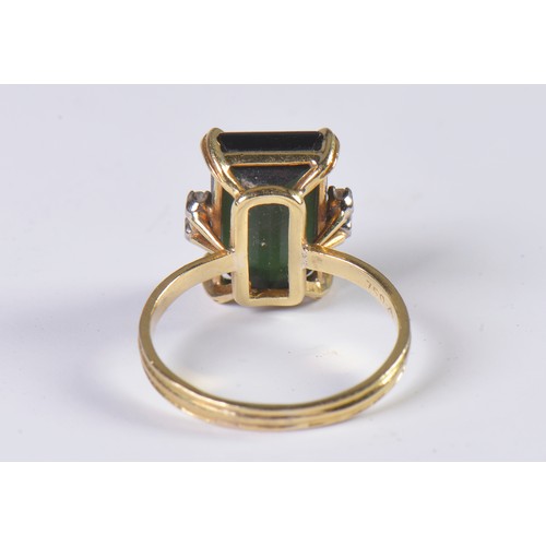 86 - An 18ct Gold Ring set with a Green 'Tourmaline' & Diamond Shoulders. Weighing: 3.9 grams. Size: N.