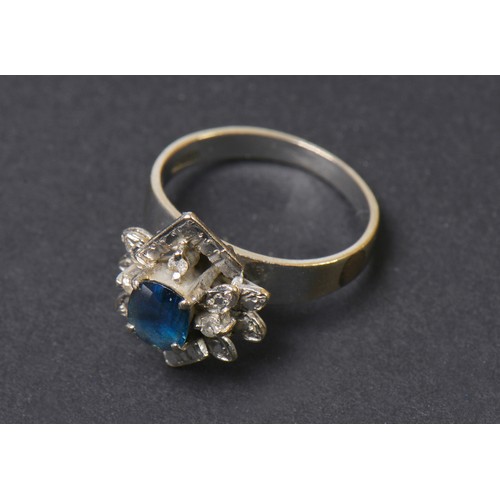 87 - A Ladies Sapphire & Diamond Illusion set Dress Ring. Size: L. Weighing: 4.9 grams.