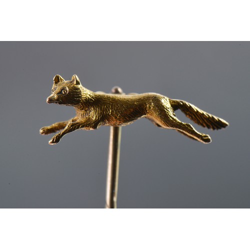 95 - A Gold Fox Hunting Tie Pin.