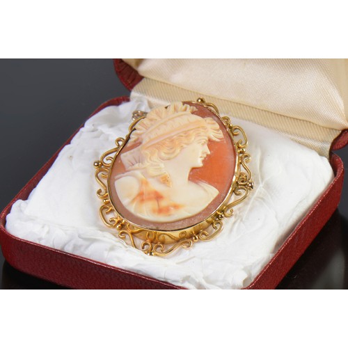 110 - A 9ct Gold Cameo Brooch set with a Classical Tudor Maiden.