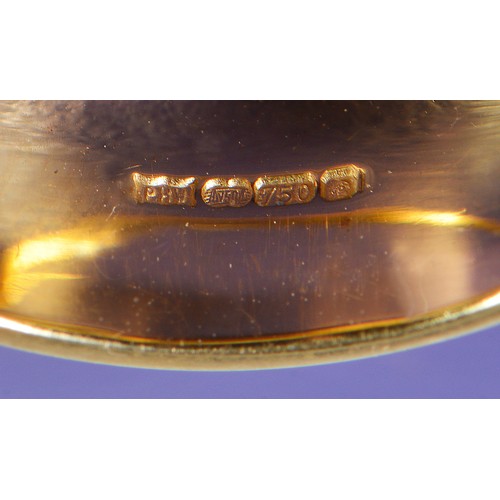 111 - A Ladies 18ct Gold Ribbed & Diamond set Two Tone Wedding Ring. Size: L. Weighing: 7 grams.