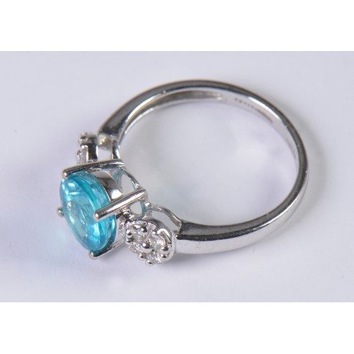 114 - An 18ct White Gold Ring set with an Apatite of 2.5cts. Size: O. Weighing: 4 grams.