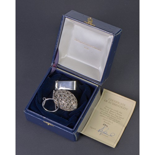 190 - A Silver Gilt St. James's House 1979 Easter Egg in Box along with a 925 marked Money Clip. Total Wei... 