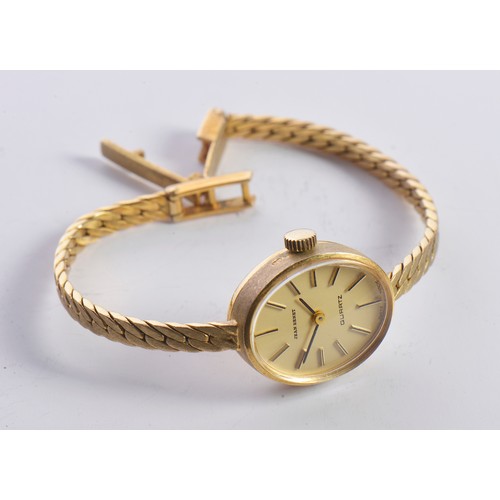 230 - A Ladies 9ct Gold 