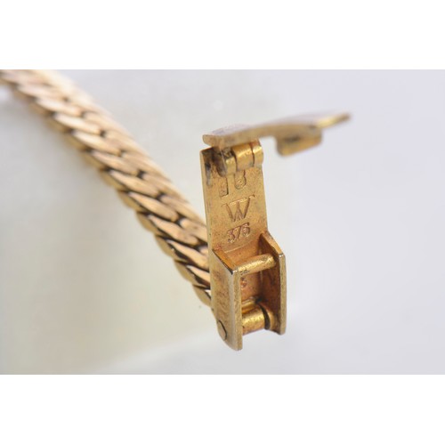 230 - A Ladies 9ct Gold 