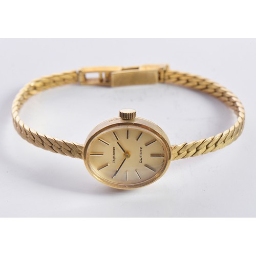 230 - A Ladies 9ct Gold 