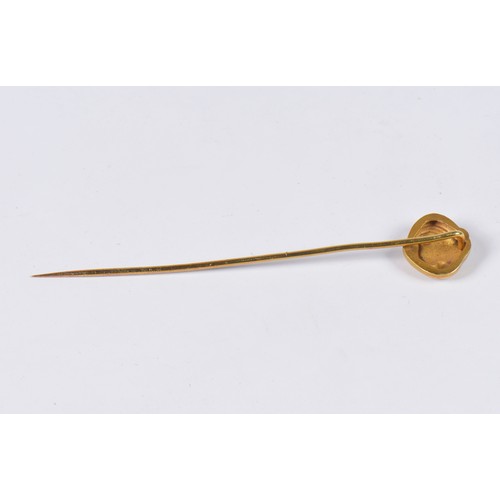 9 - A French Gold & Green enamelled Art Nouveau Stick Pin decorated with Flowers, possibly Lucien Gautra... 