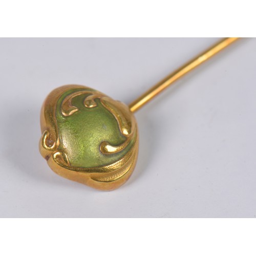 9 - A French Gold & Green enamelled Art Nouveau Stick Pin decorated with Flowers, possibly Lucien Gautra... 