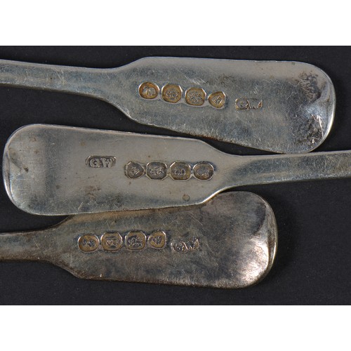 17 - A Pair of Silver Sugar Tongs, a Sifter Spoon & Three Tea Spoons. Weighing: 123 Grams.