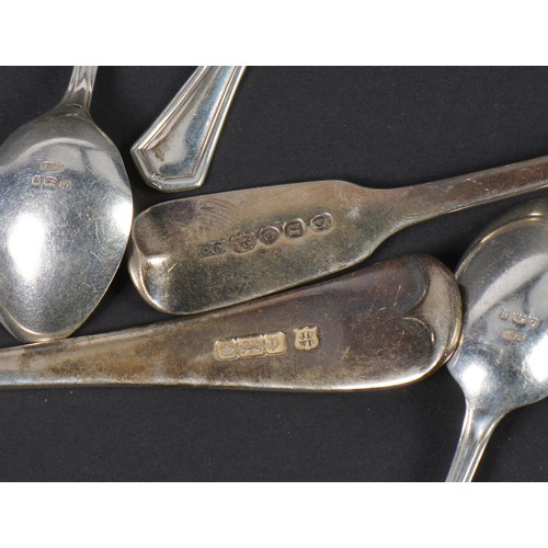 18 - A Silver Table Spoon, Desert Spoon & 6 Tea Spoons. Weighing: 187 grams.