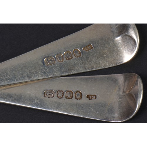 45 - A Pair of Old English pattern Drop Duty Mark Table Spoons. Weighing: 134 grams.