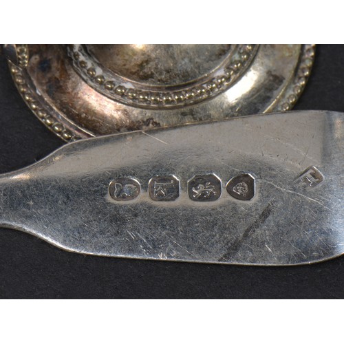 46 - A Collection of Silver Tea Spoons to include Apostle, Mustard, Commemorative, etc. Weighing: 101 gra... 