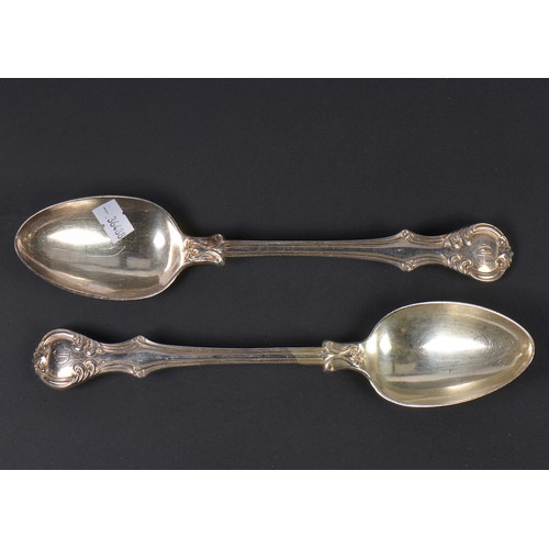 69 - A Pair of Silver Hourglass & Husk Reeded Table Spoons. London D. Weighing: 239 grams..