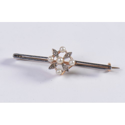 155 - A 15ct Gold & Platinum faced Diamond & Pearl Leaf Brooch. Weighing: 2 Grams.