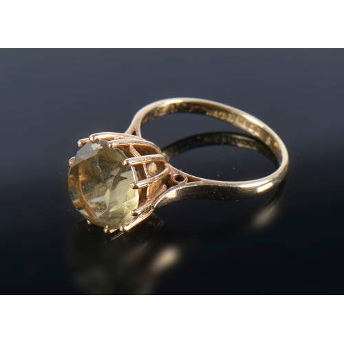 196 - A Ladies 9ct Gold Ring set with a Citrine. Weighing: 3.1 grams. Size: M.