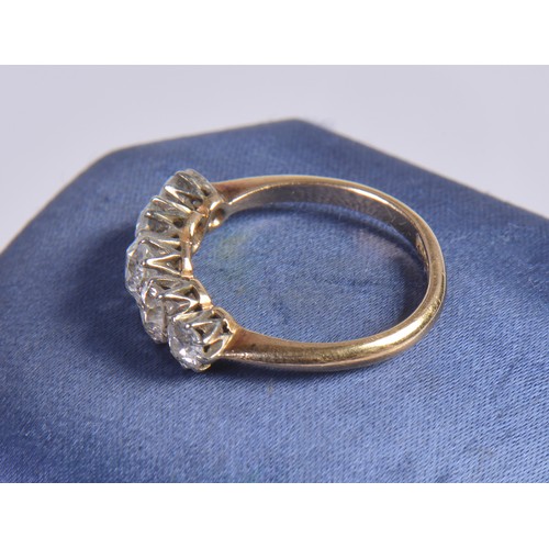 246 - A Lovely Ladies Five Stone 18ct Gold Diamond Ring. Weighing: 3.7 grams. Size: Q.