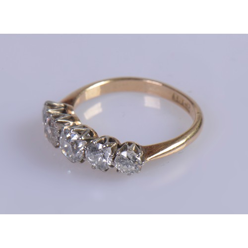 246 - A Lovely Ladies Five Stone 18ct Gold Diamond Ring. Weighing: 3.7 grams. Size: Q.