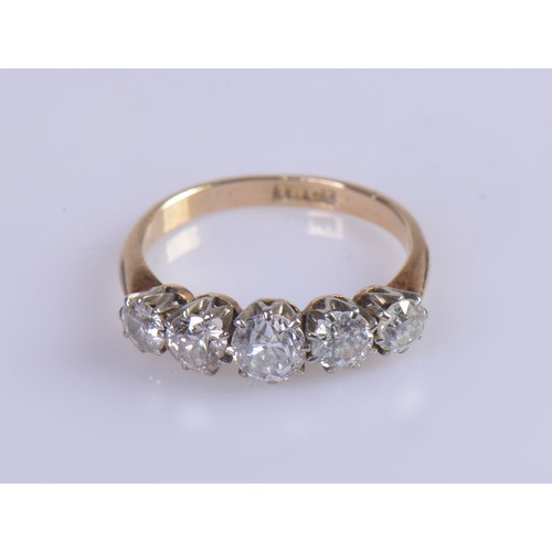 246 - A Lovely Ladies Five Stone 18ct Gold Diamond Ring. Weighing: 3.7 grams. Size: Q.