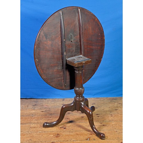 644 - A Georgian Mahogany Circular Top Flip-Top Tripod Wine Table with a Brass Catch & gadrooned decoratio... 