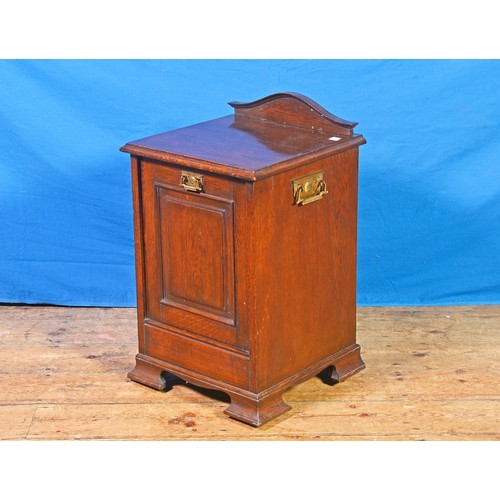 655 - A Stained as Oak 19th Century Perdonium Cabinet. Measuring: 39cms across x 37cms deep x 57cms high.