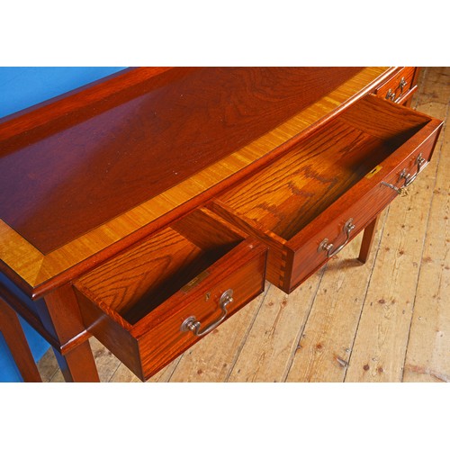 685 - A Mahogany & Laburnum Cross Banded Serving Table fitted with Three Drawers. Measuring: 122cs across ... 