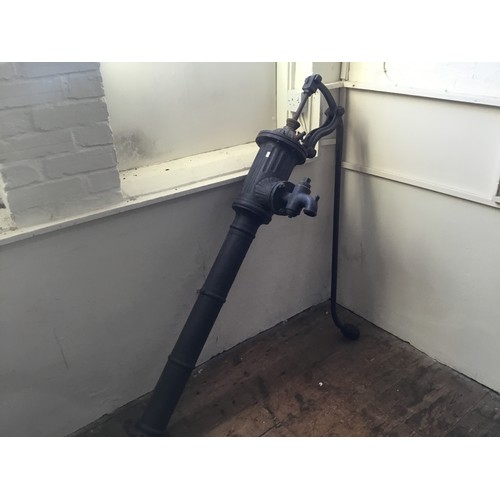 703 - A Large Vintage Garden Water Pump finished in Black. Measuring: 155cms high.