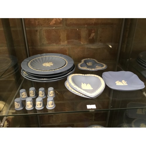 914 - A Collection of Vintage Wedgwood to include 1980s & 1990s Eight Thimbles & Nine Plates/Dishes.