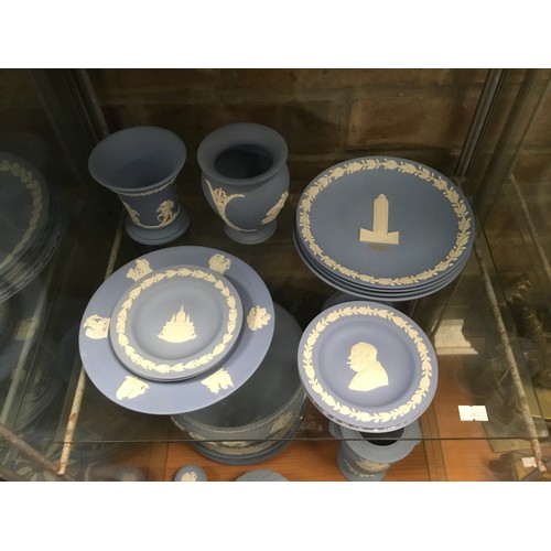 915 - A Collection of Vintage Wedgwood to include 1980s & 1990s Nine Plates/Dishes & two small vases.