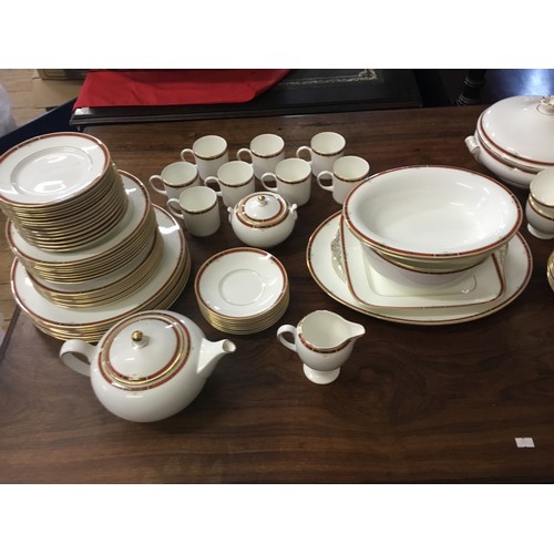 932 - A Full Wedgwood Dinner Set in the Colorado pattern which is designed with the Autumn Colours of Colo... 