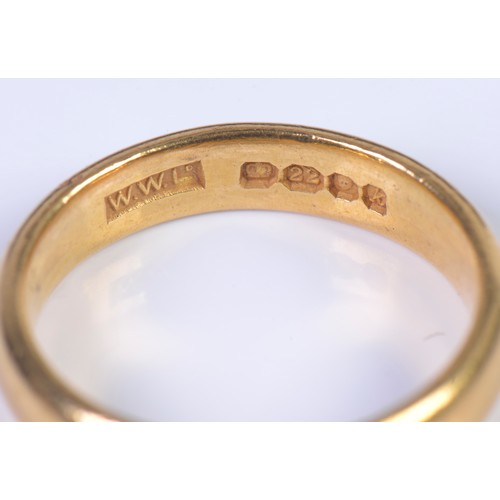 176 - A 22ct Gold Wedding Ring. Weighing: 5.5 grams. Size: L.