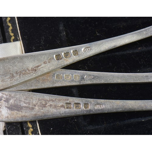 3 - A Set of Six Silver Beaded Edged Pastry Forks in Case. Birmingham W. Weighing: 98 grams.