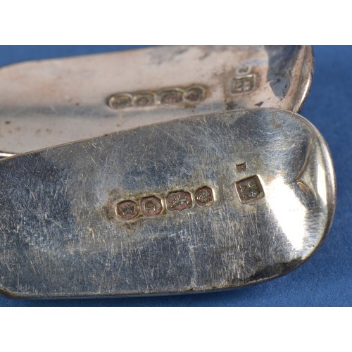 10 - A Pair of Silver Fiddle patterned Sauce Ladles. London Gothic E. Weighing: 146 grams.