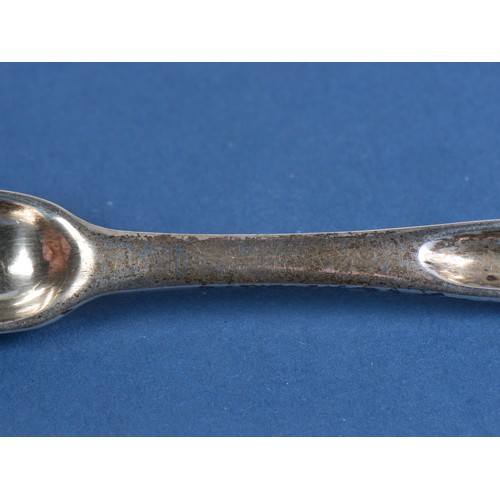 15 - A Georgian Silver Marrow Scoop with a Crest of a Stag's head & rope of dignity. Weighing: 50 grams.