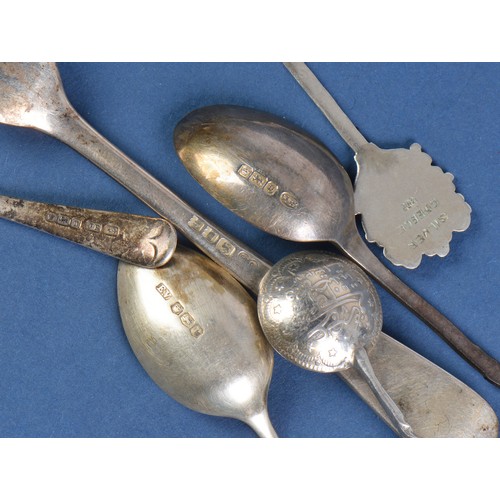 16 - Silver Desert Forks, Butter Knives, Tea Spoons, etc. Weighing: 155 grams.